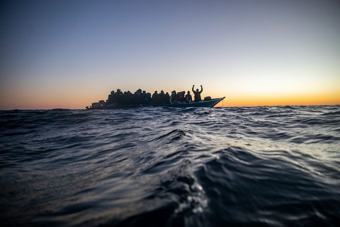 Spanish NGO rescues refugees and migrants in the Mediterranean.  Archive the image.