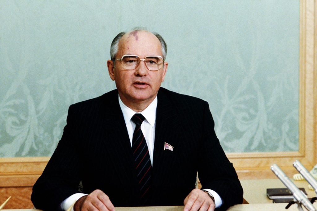 Rechterhand en later grootste criticus van Sovjetleider Gorbatsjov overleden