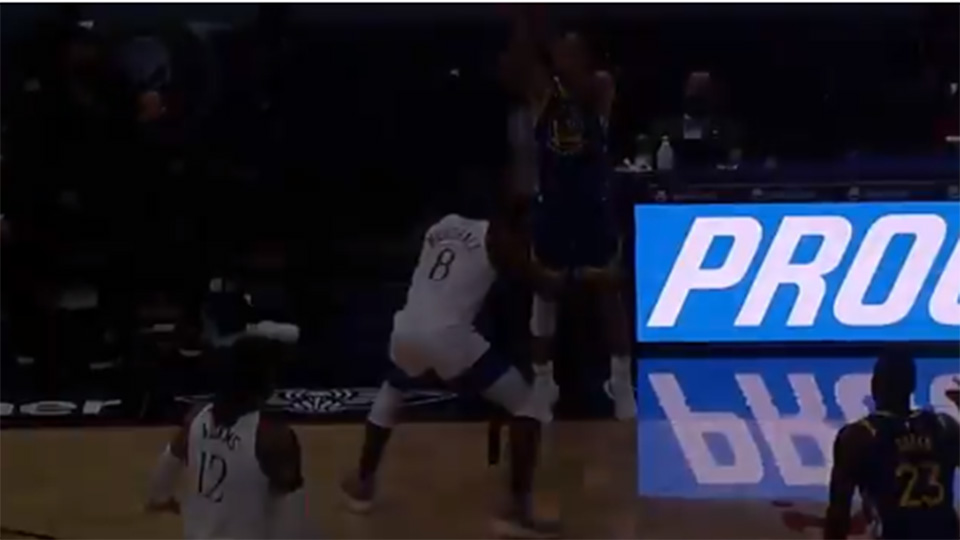 Video: Then the lights go out on Stephen Curry (literally) |  NBA