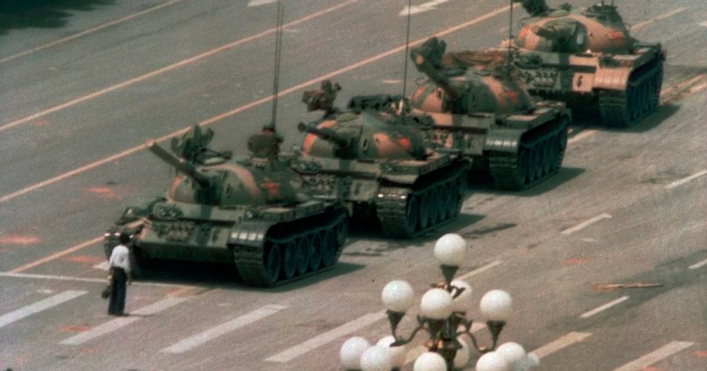 The disappearance of the image of the Chinese "tankman" from the search engine Bing |  iHLN