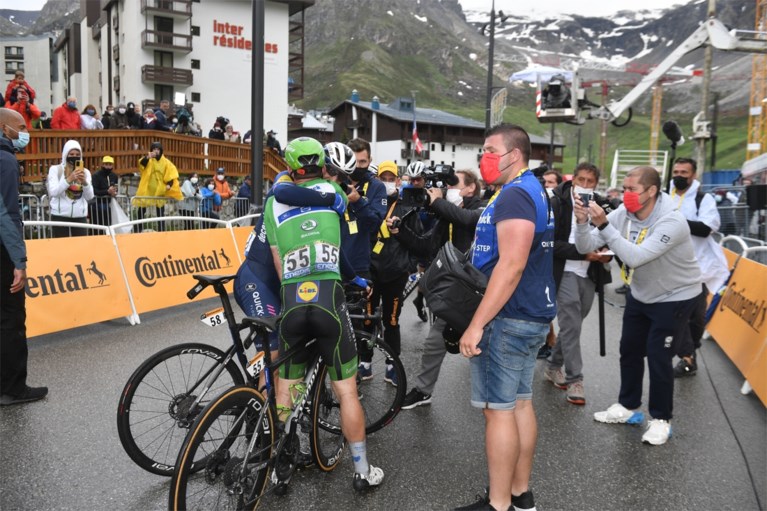 Battlefield in the Tour: Crying Mark Cavendish arrives in time, seven passengers late