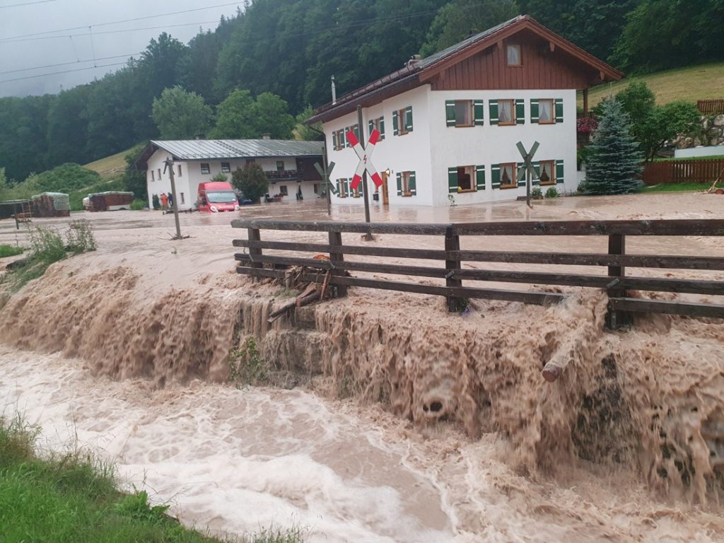 Severe weather now hits East Germany, Bavaria and Austria...