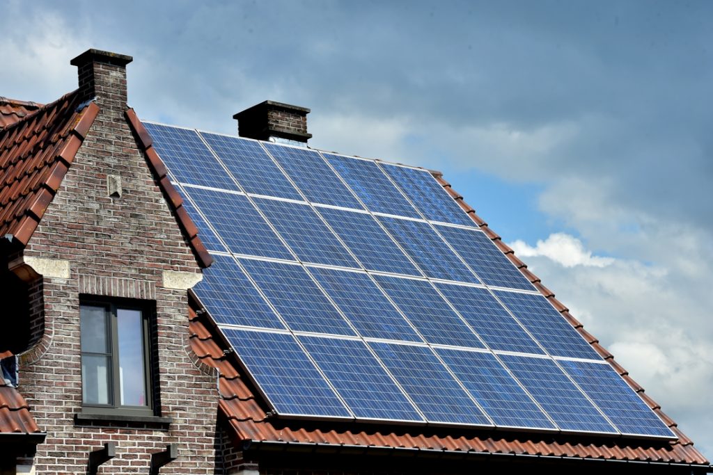 Eigenaars van zonnepanelen kunnen vanaf 2022 stroom schenken of verkopen
