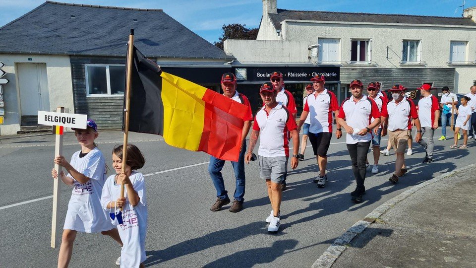 The procession of the Belgium team that started the World Cup as a stranger. 
