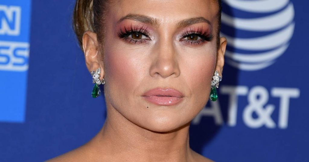 Jennifer Lopez unfollows and deletes previous A-Rod photos on Instagram |  Famous People