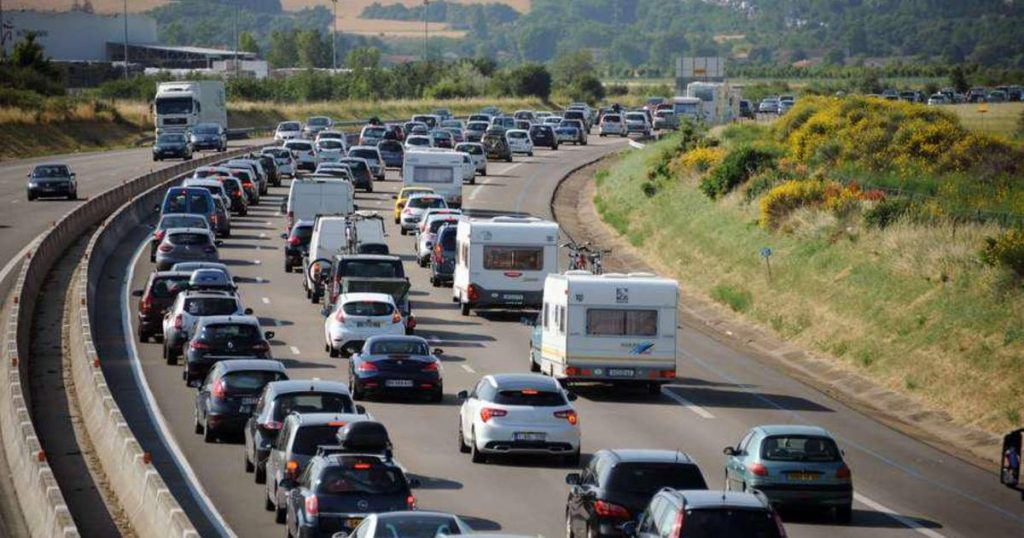 Second 'Black Saturday' on European roads due to holiday traffic: more than 1,000 km of traffic congestion in France this afternoon travels
