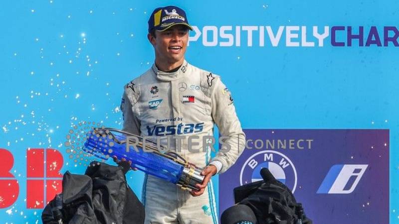 World Champion Nick de Vries continues his Formula 1 dream after winning the lottery