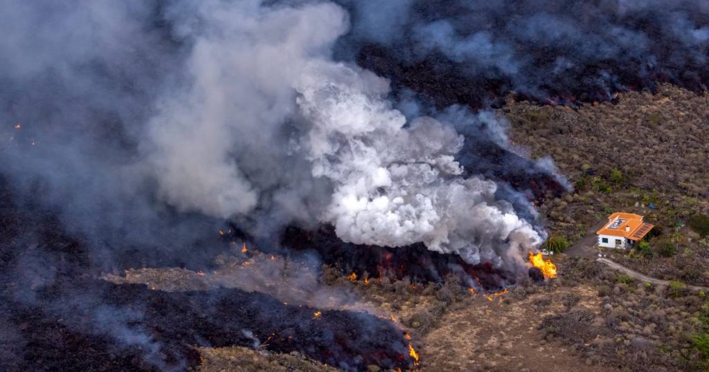350 homes already destroyed in La Palma and 166 hectares buried under molten rock, one of two lava flows has stopped |  Abroad
