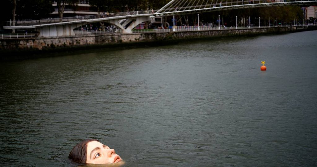 'Drowning young woman' photo attracts attention in Bilbao |  Instagram HLN