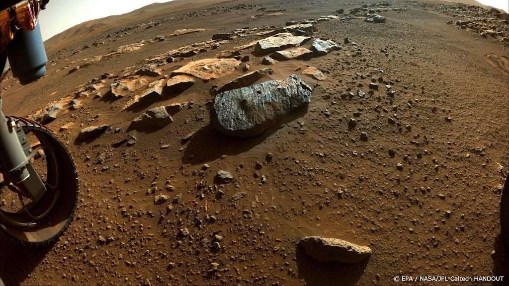 Study: Persevering Mars explorer helps search for...