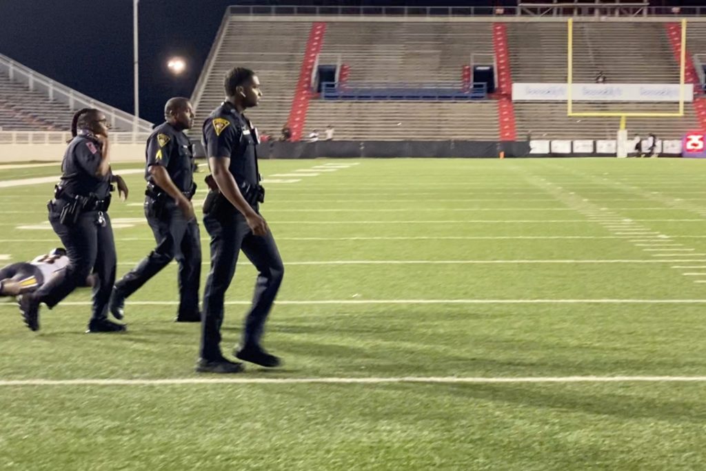 Shooting during an American football match in Alabama:...