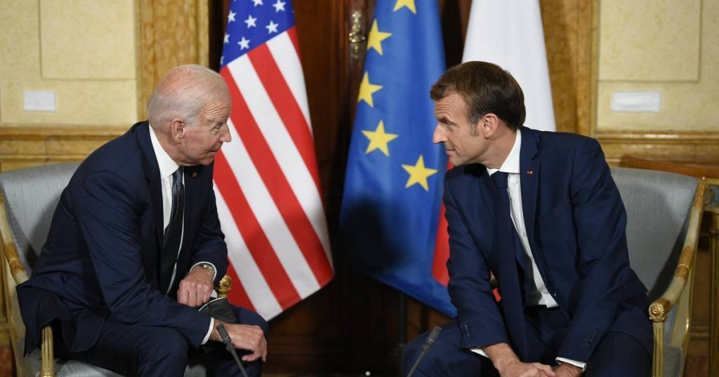 Biden said in a meeting with Macron that the United States was "clumsy" in the issue of submarines abroad
