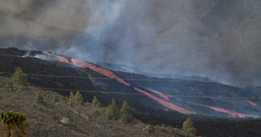 New crater provides additional lava flow at La Palma