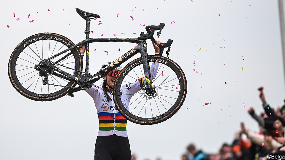 LIVE: Will the brand also rule Tabor or will Betsema win?  |  cyclocross world cup (women) 2021