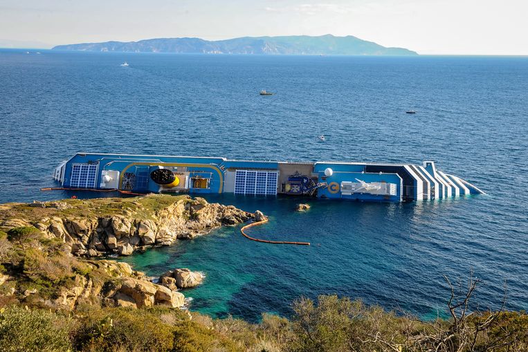 ``Go back on the ship, damn it!  '': Exactly 10 years ago the Costa Concordia cruise ship sank.