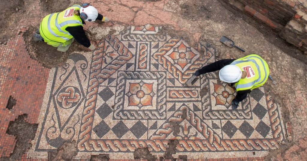 Archaeologists have discovered the largest Roman mosaic in London in 50 years |  Abroad