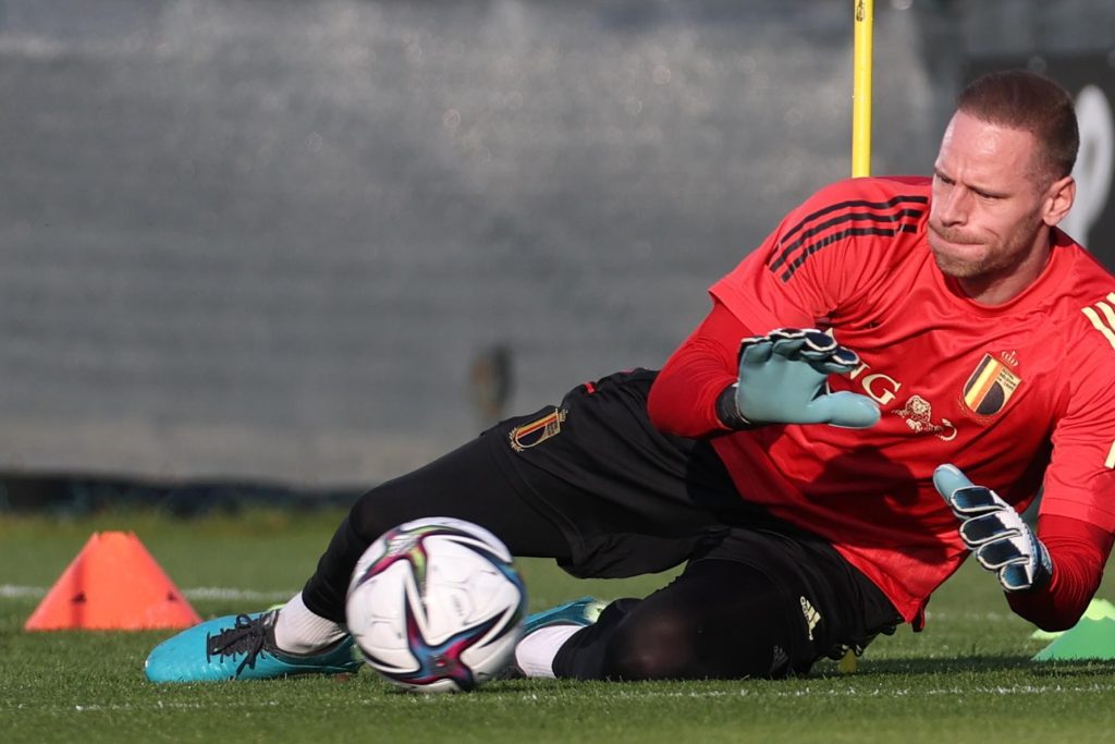 Simon Mignolet leaves the Red Devils training camp and fourth goalkeeper Matz Sells plays against Burkina Faso