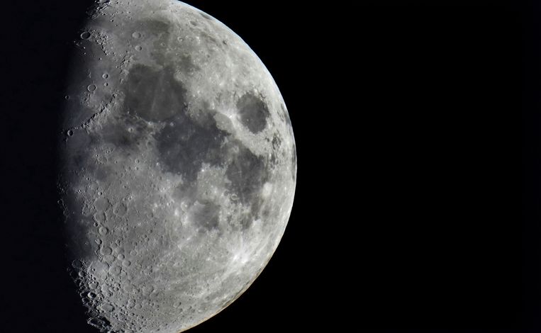 Typical human filth: part of a rocket crashes on the moon