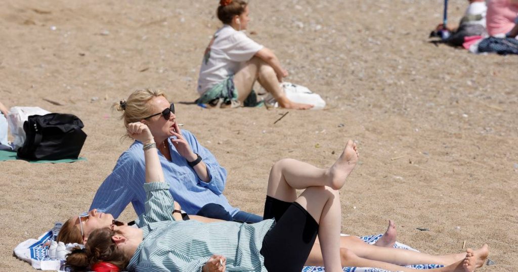 Barcelona to ban smoking on all beaches from July |  abroad