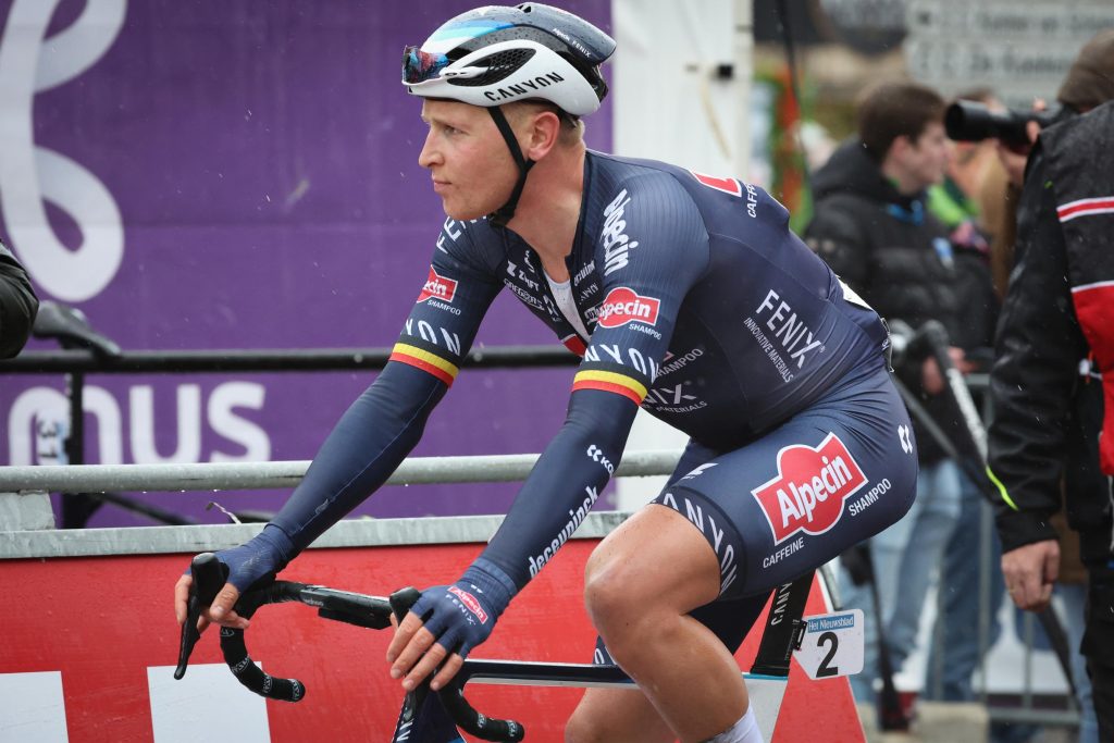 Tim Merlier cycles reverse at Scheldeprijs race: 'I thought all the riders were inside'