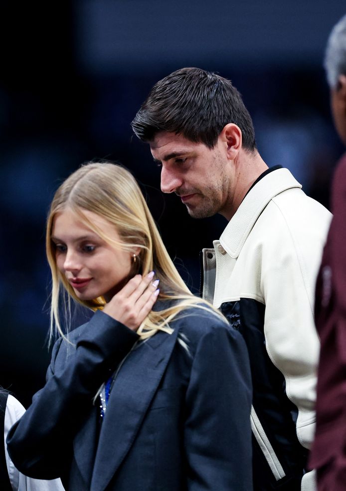 Thibaut Courtois and his wife Michelle Gerzig during the NBA match between the Dallas Mavericks and the Los Angeles Clippers.
