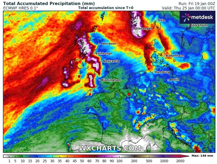 Along the western coasts of Scotland, the UK and Ireland, as well as in western Norway, more than 100 liters of water per square meter could fall between Sunday and Wednesday.