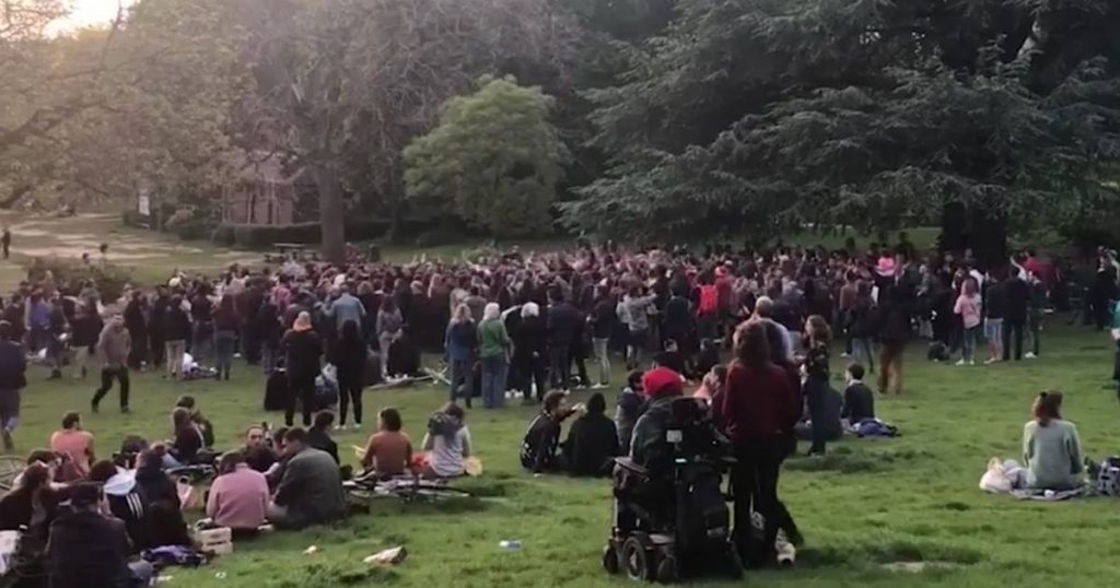 300 in attendance at Park Van Forest: Police warn attendees to go home |  Brussels