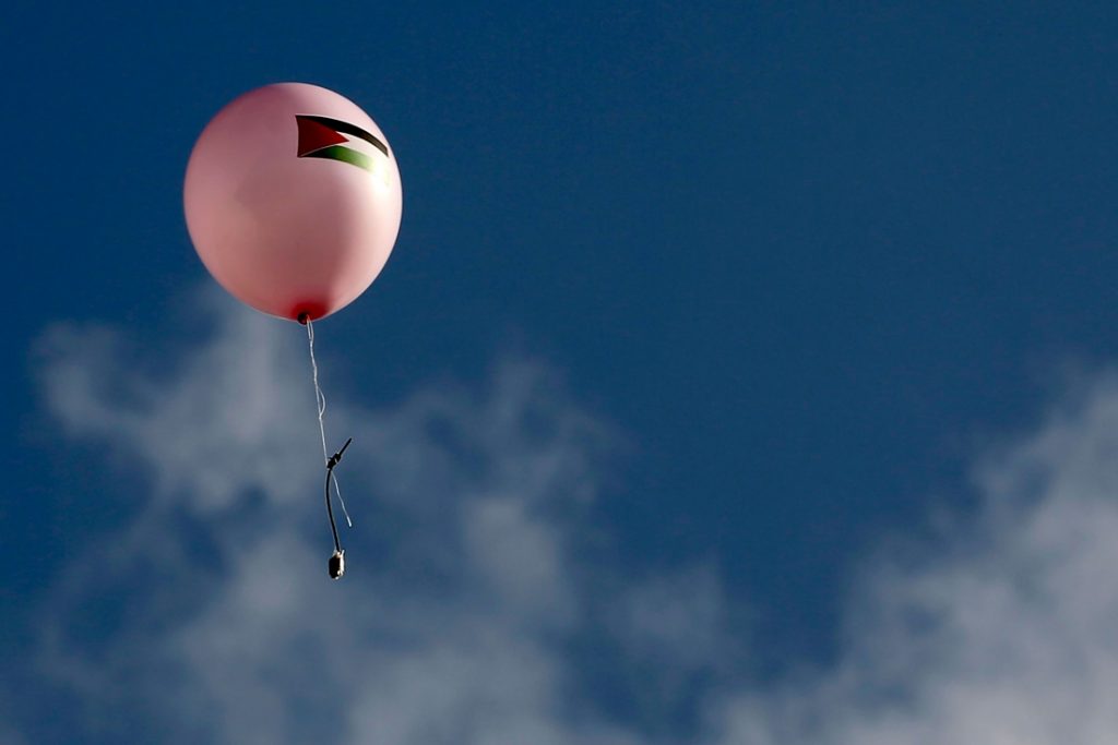 Palestijnse brandballonnen treffen Israëlische velden in aanloop naar omstreden optocht