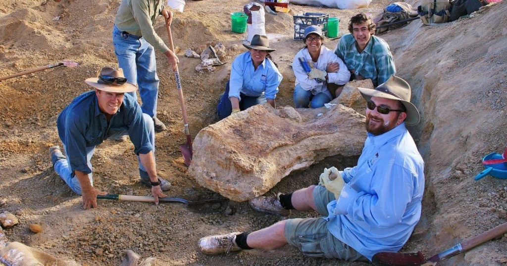 New huge dinosaur species discovered in Australia: 6.5 meters high, 30 meters long |  Science