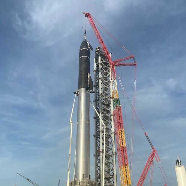 SpaceX assembles its own spacecraft