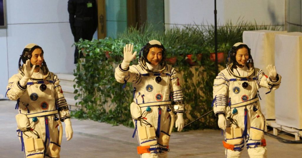 Chinese astronauts arrive at the space station |  Abroad