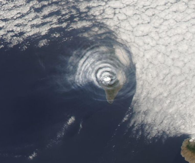 La Palma volcano makes special circles in the clouds, like a stone in a pond