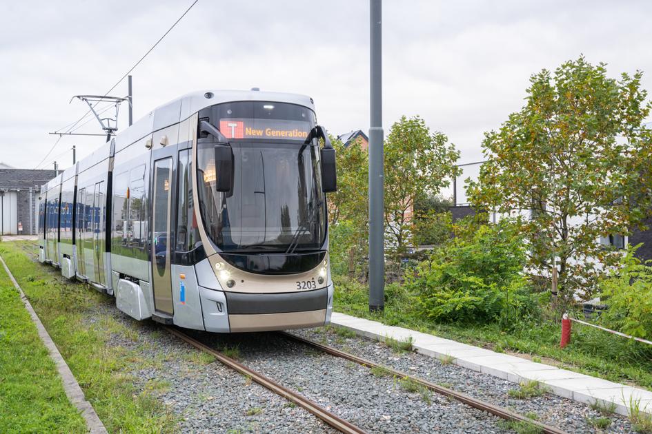 STIB proposes a wider and more modern tram model