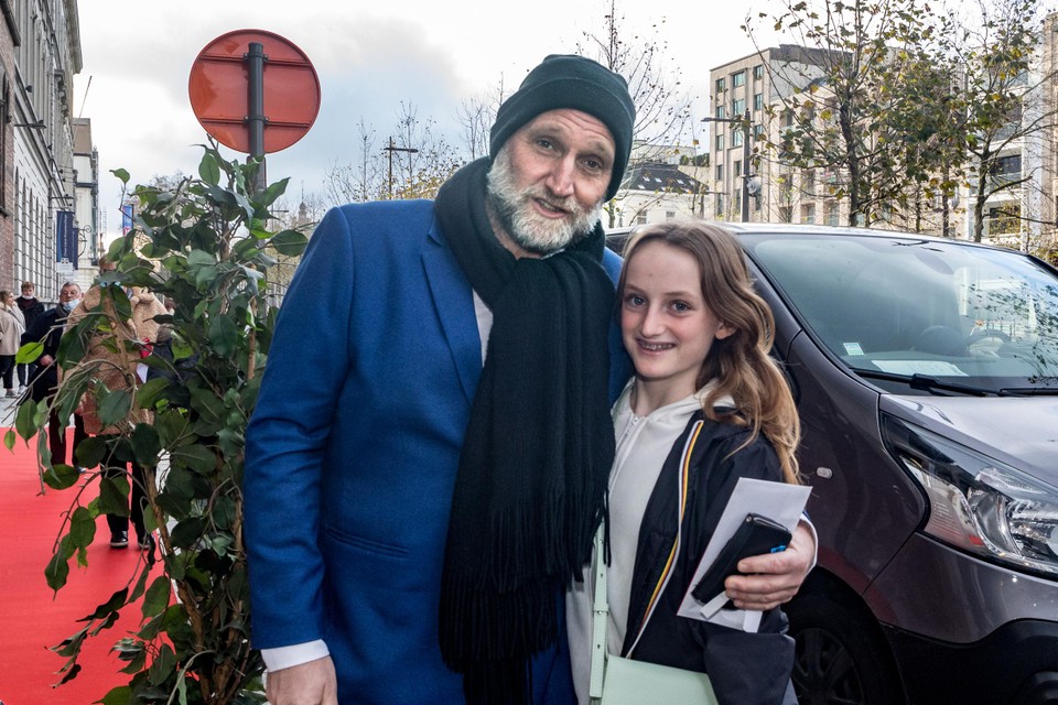 Actor/presenter Jan van Lovren with his daughter Lilo (12). 