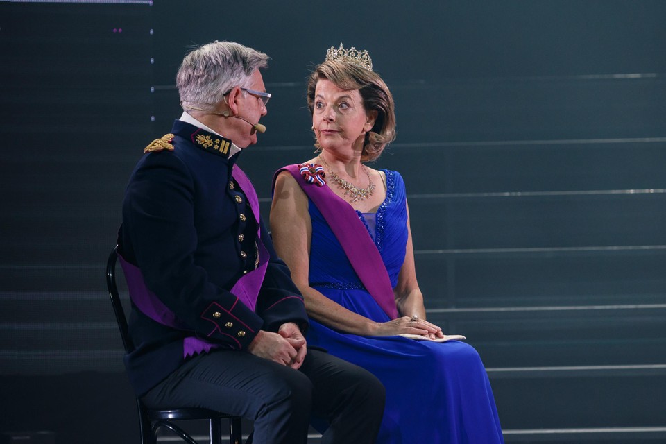 Ingeborg as Queen Mathilde, along with Patrick 