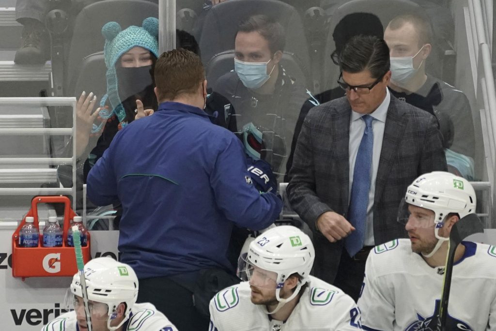 An alert fan saves the life of a rival coach with a message on a cell phone during an ice hockey game: "Go to the doctor!"