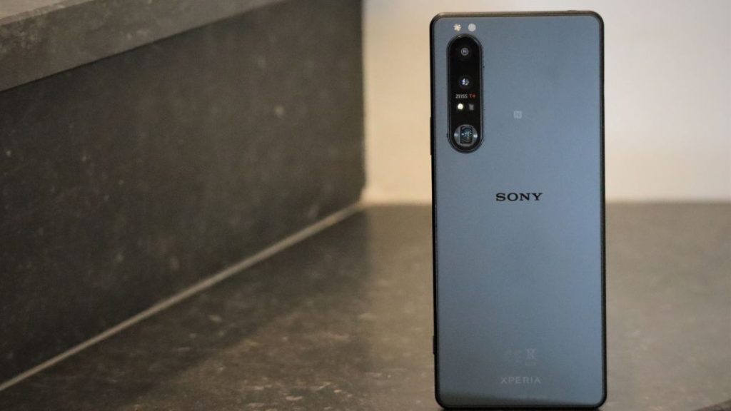 Sony Xperia 1 III and Xperia 5 III now get Android 12 update