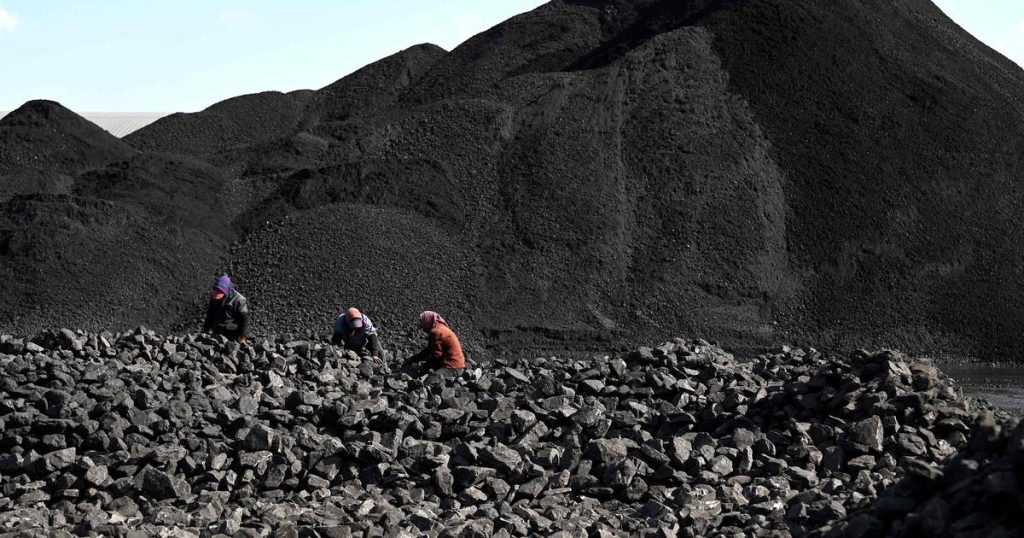 China invests billions in three coal mines |  Abroad