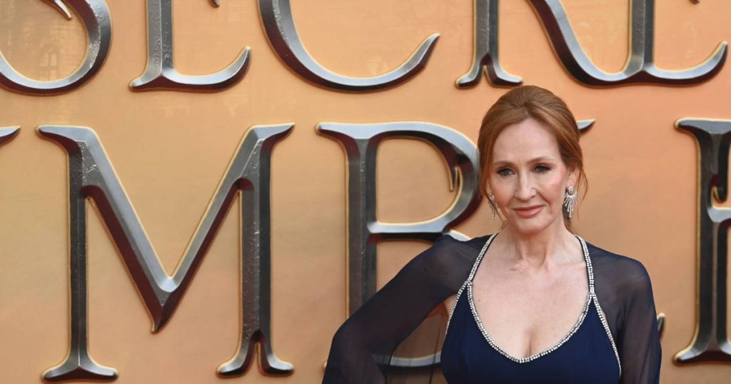 JK Rowling is still present at the premiere of the new movie "Fantastic Beasts" despite the controversy |  showbiz