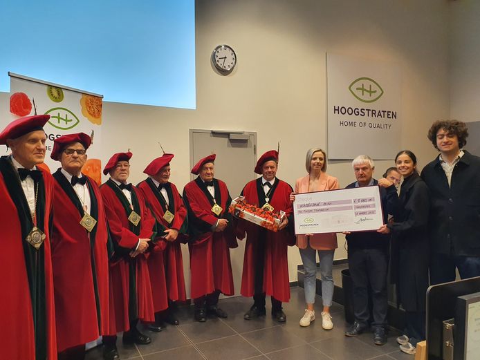 Hoogstraten Cooperative gave the start of the new season on Wednesday and is donating the proceeds from its first strawberry sale to a good cause.