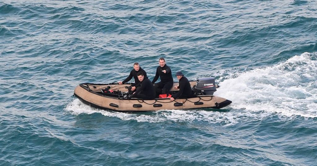 Australian Navy divers 'hit by Chinese sonar' |  outside