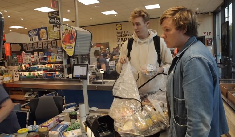 British YouTubers are saving money on their shopping cart by traveling to Poland