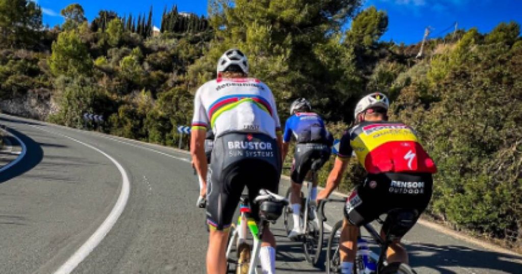 Evenpoel and Van der Poel go out together in sunny Spain, Van Aert stays in the Belgian cold |  Cycling