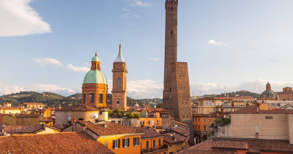 Experts demand urgent action regarding the Leaning Tower in Bologna: “Code Red” |  outside