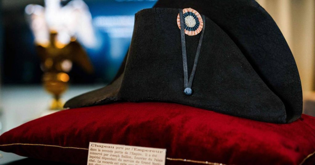 Napoleon's hat worth between 600,000 and 800,000 euros for sale |  outside