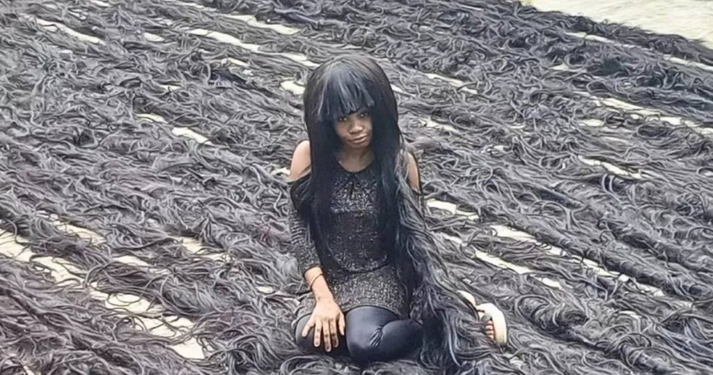 Nigerian sets record for world's longest handmade wig |  The best thing on the internet