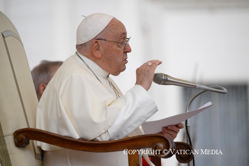Pope criticizes "dangerous" German church reform