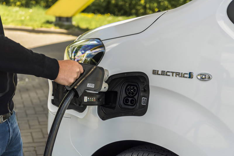 Geheel nieuwe batterij-elektrische Toyota PROACE MAX biedt ondernemers ruimte, laadvermogen en tot 420 km rijbereik