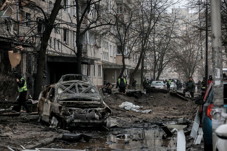 Ukraine announces a major drone attack and explosions are heard in Kiev