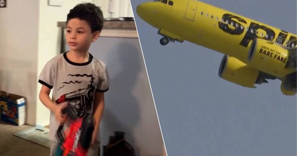 look.  "Home Alone 2" in real life: An airline puts Casper (6 years old) on the wrong flight alone |  strange